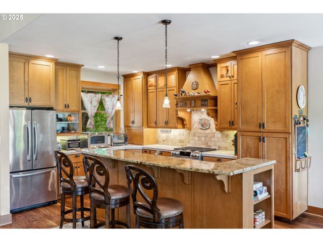 4069 POST CANYON Dr, Hood River, OR 97031