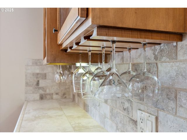 4069 POST CANYON Dr, Hood River, OR 97031