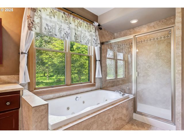 4069 POST CANYON Dr, Hood River, OR 97031