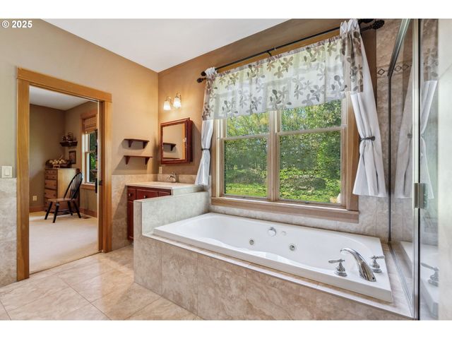 4069 POST CANYON Dr, Hood River, OR 97031