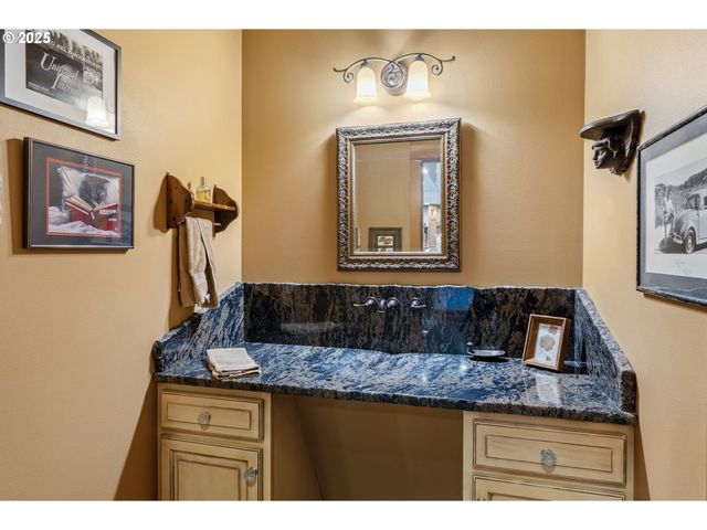 4069 POST CANYON Dr, Hood River, OR 97031