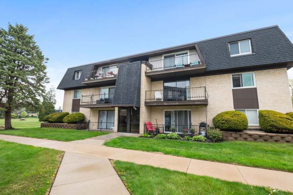 11123 S 84th Avenue 2B, Palos Hills, IL 60465