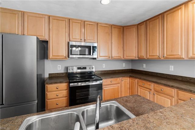 5525 Taylors Walke LN, Virginia Beach, VA 23462