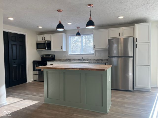 9331 Cherry Valley Court, Indianapolis, IN 46235