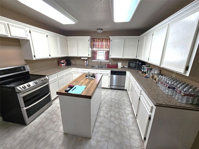 5100 Warpath Street, Alvin, TX 77511