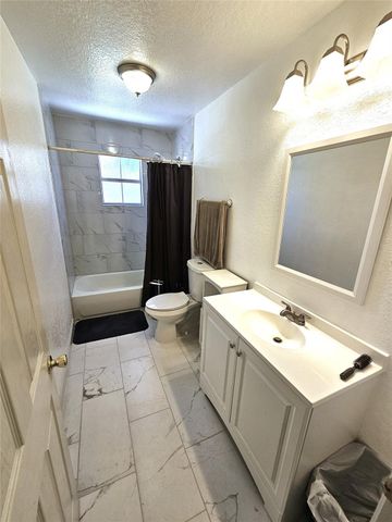 5100 Warpath Street, Alvin, TX 77511