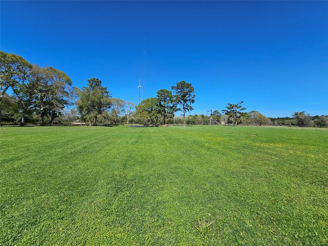 5100 Warpath Street, Alvin, TX 77511