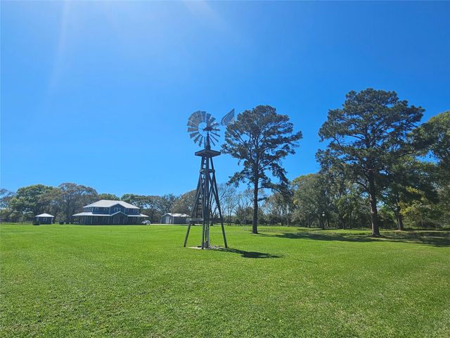 5100 Warpath Street, Alvin, TX 77511