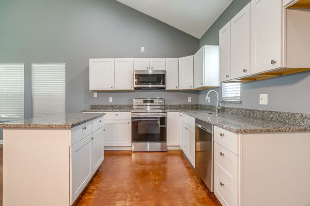 604 S Aquilla Street, Itasca, TX 76055