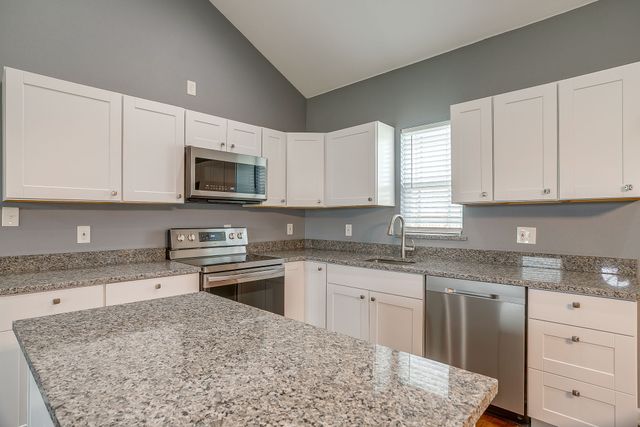 604 S Aquilla Street, Itasca, TX 76055