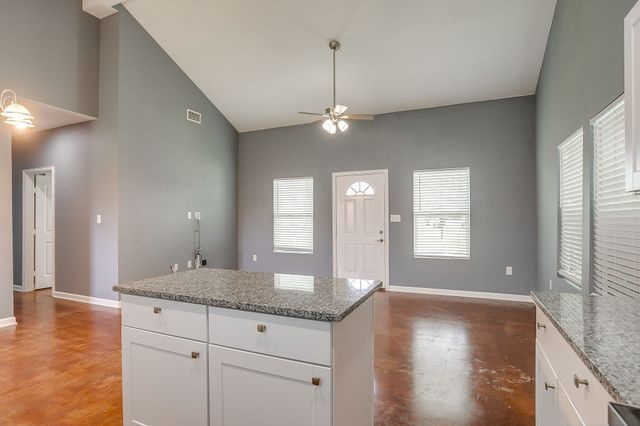 604 S Aquilla Street, Itasca, TX 76055