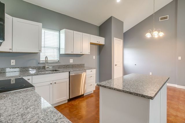 604 S Aquilla Street, Itasca, TX 76055