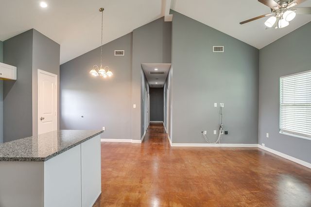 604 S Aquilla Street, Itasca, TX 76055