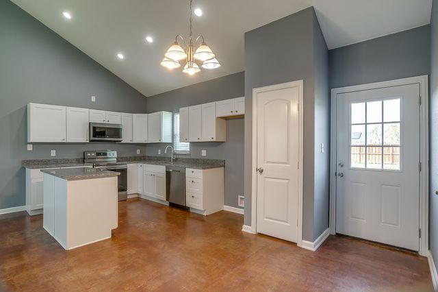 604 S Aquilla Street, Itasca, TX 76055