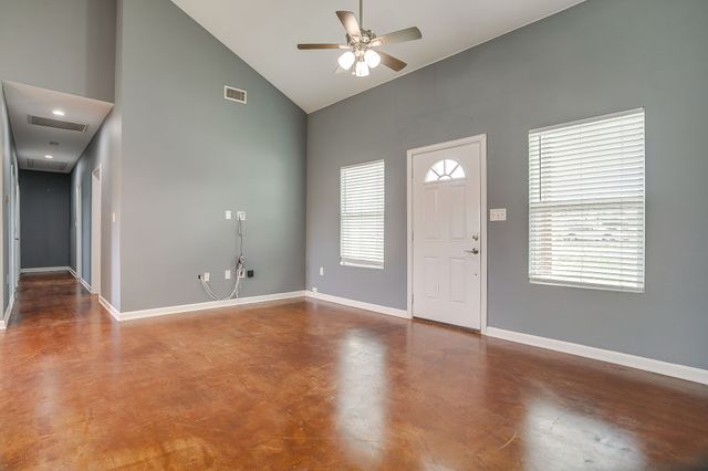 604 S Aquilla Street, Itasca, TX 76055