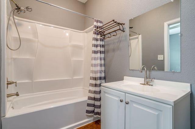 604 S Aquilla Street, Itasca, TX 76055