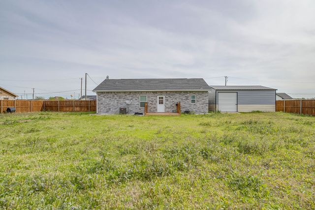 604 S Aquilla Street, Itasca, TX 76055