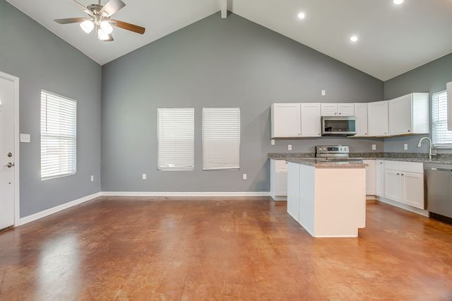 604 S Aquilla Street, Itasca, TX 76055