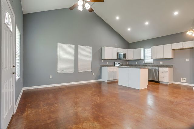 604 S Aquilla Street, Itasca, TX 76055