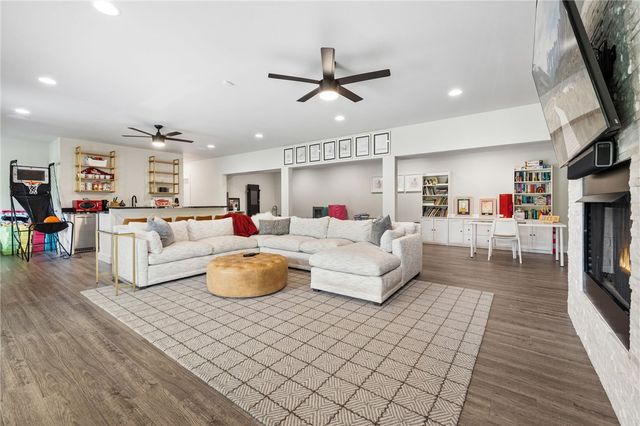 260 W Brown Road, Cave Springs, AR 72718