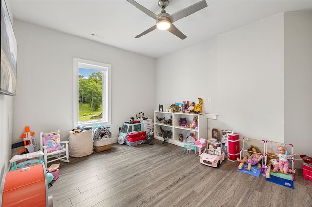 260 W Brown Road, Cave Springs, AR 72718