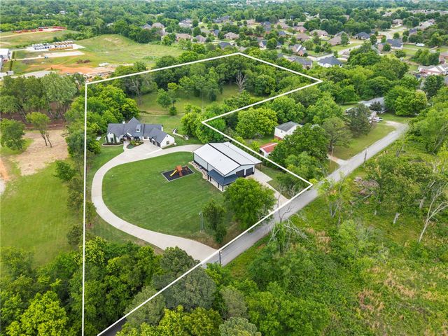 260 W Brown Road, Cave Springs, AR 72718