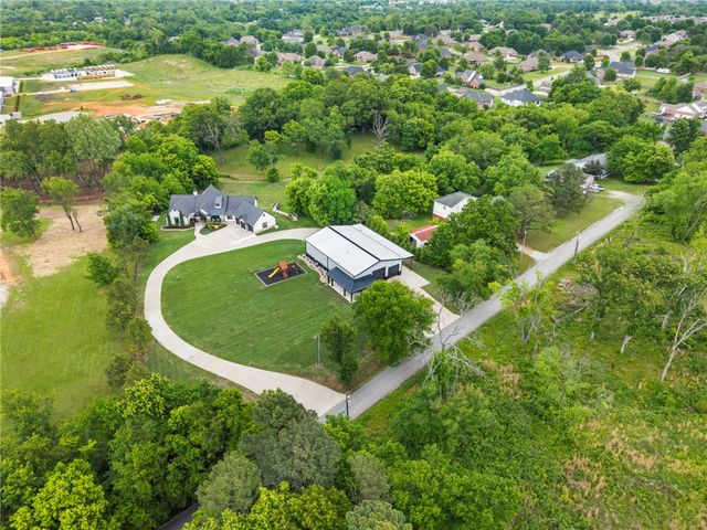 260 W Brown Road, Cave Springs, AR 72718