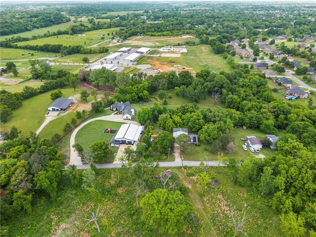 260 W Brown Road, Cave Springs, AR 72718
