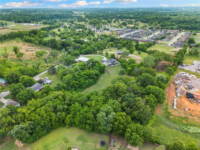 260 W Brown Road, Cave Springs, AR 72718
