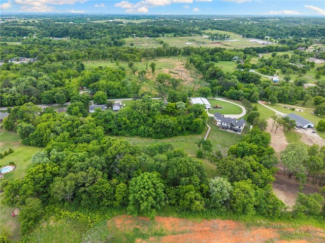 260 W Brown Road, Cave Springs, AR 72718