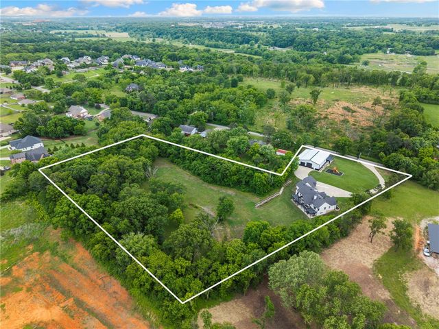 260 W Brown Road, Cave Springs, AR 72718
