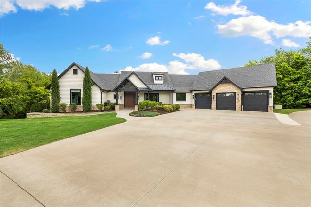 260 W Brown Road, Cave Springs, AR 72718