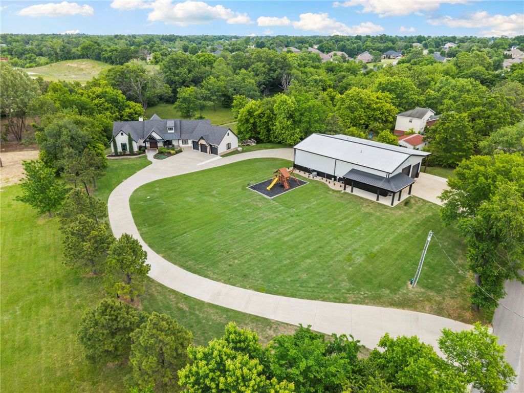 260 W Brown Road, Cave Springs, AR 72718