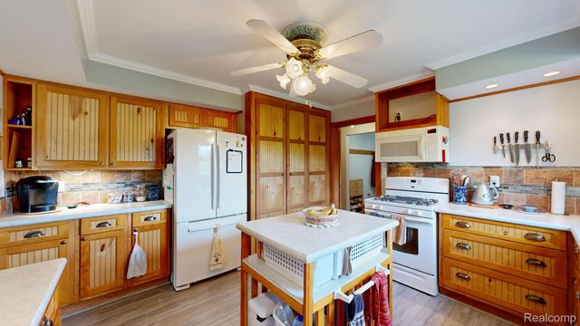 3733 N Hoover Avenue, Hamilton Township, MI 48624