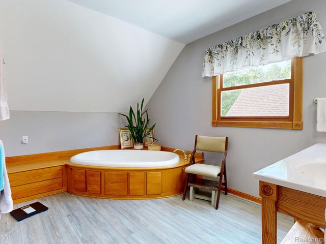 3733 N Hoover Avenue, Hamilton Township, MI 48624