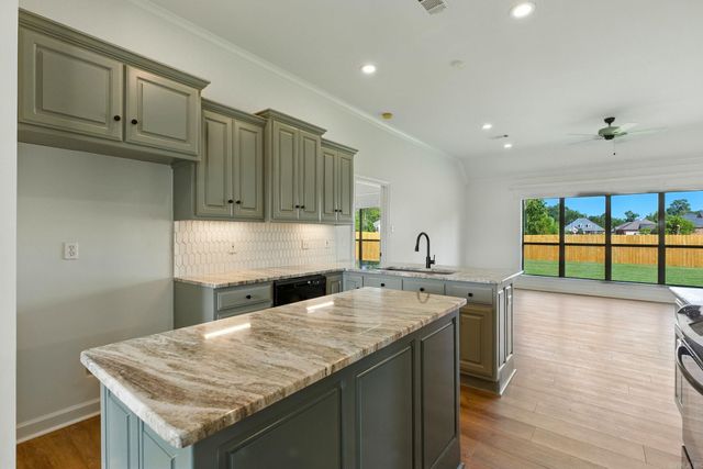 305 Maranes Circle, Maumelle, AR 72113