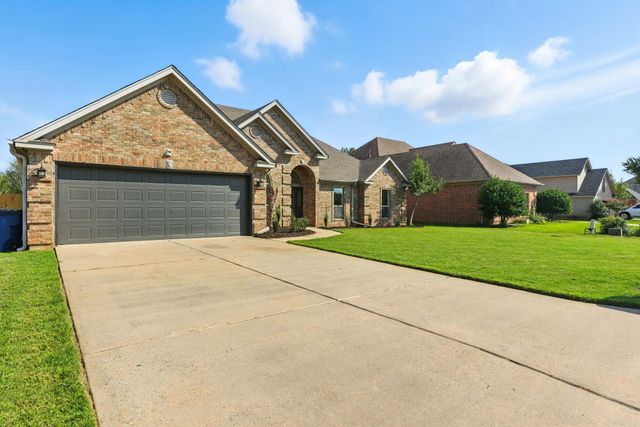 305 Maranes Circle, Maumelle, AR 72113