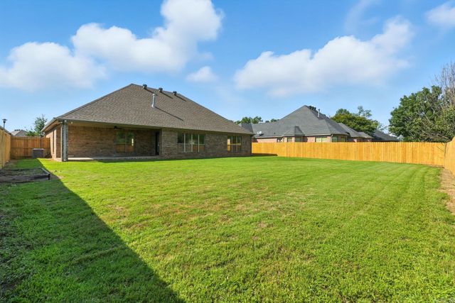305 Maranes Circle, Maumelle, AR 72113