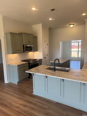 305 Maranes Circle, Maumelle, AR 72113