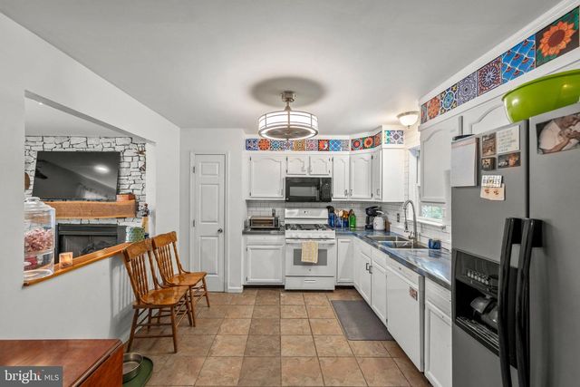 434 KING DAVID DR, Linden, VA 22642