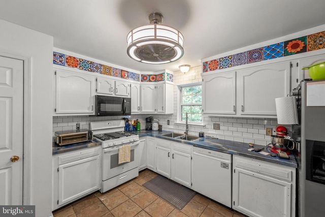 434 KING DAVID DR, Linden, VA 22642