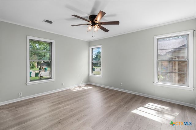 1412 E Leon Street, Gatesville, TX 76528