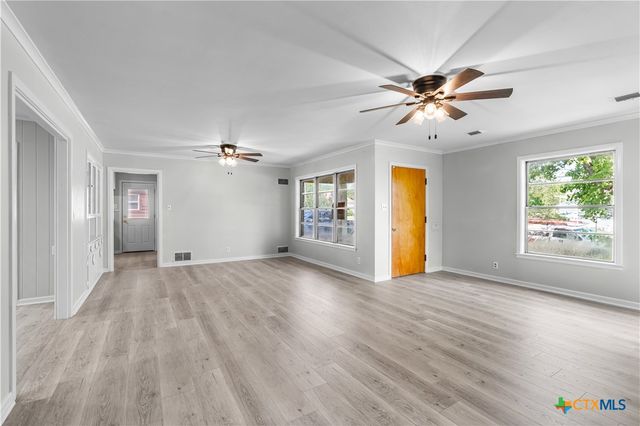 1412 E Leon Street, Gatesville, TX 76528