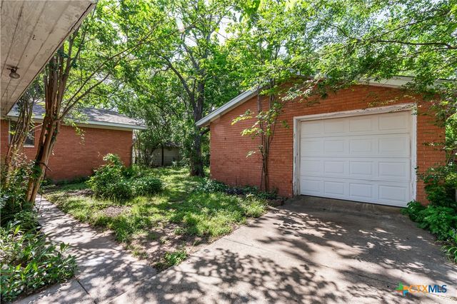 1412 E Leon Street, Gatesville, TX 76528