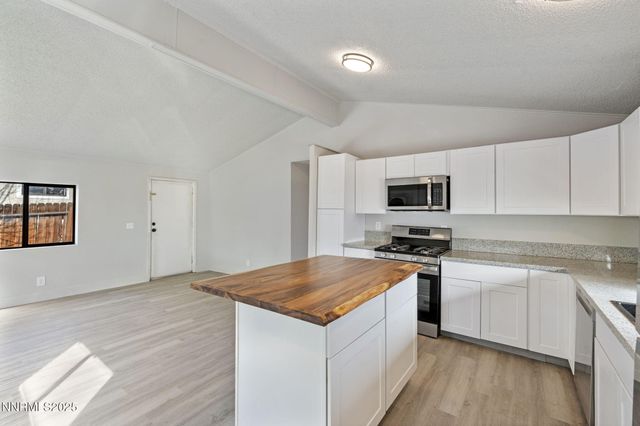 2720 Dahlia Way, Reno, NV 89512