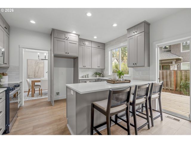 17350 ASHLEY Ct, Lake Oswego, OR 97035