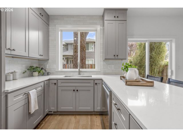 17350 ASHLEY Ct, Lake Oswego, OR 97035