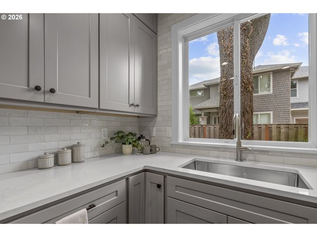 17350 ASHLEY Ct, Lake Oswego, OR 97035