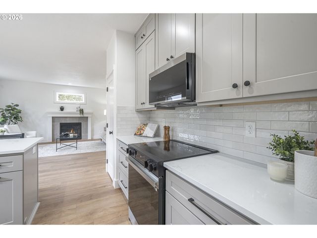 17350 ASHLEY Ct, Lake Oswego, OR 97035