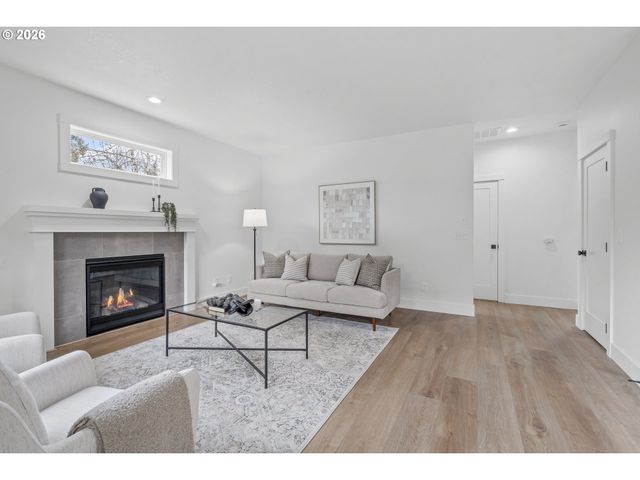 17350 ASHLEY Ct, Lake Oswego, OR 97035